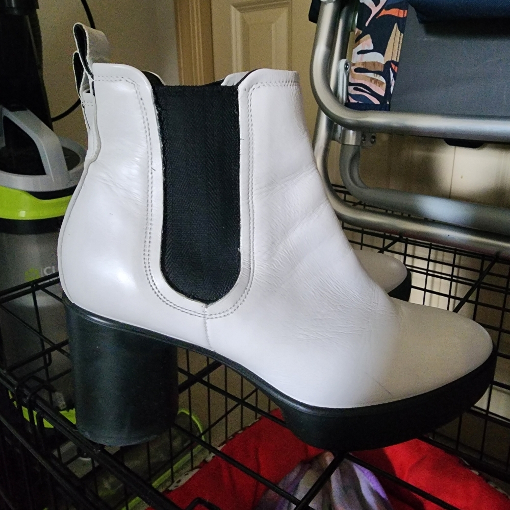 Ecco Shape Sculpted Chelsea Boots